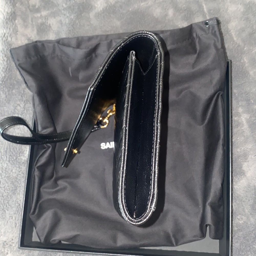 AUTHENTIC MONOGRAM CLUTCH IN QUILTED GRAIN DE POUDRE EMBOSSED LEATHER - Picture 5 of 10